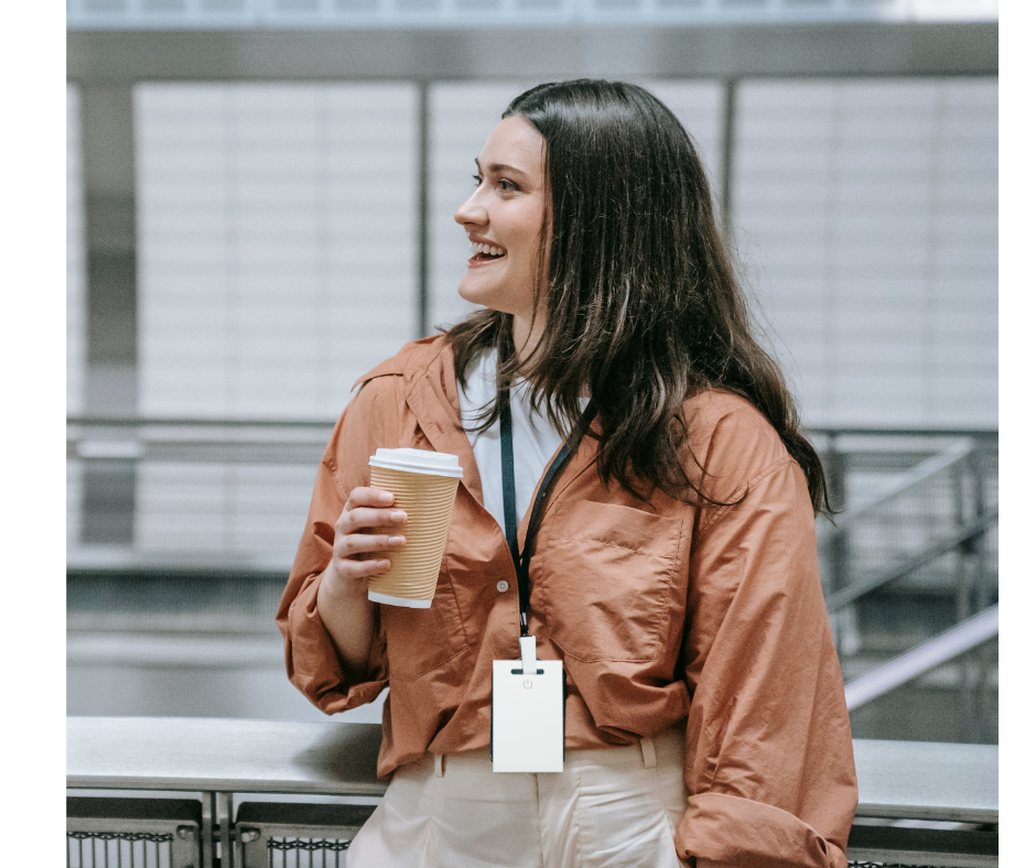 staff wearing smart tag2